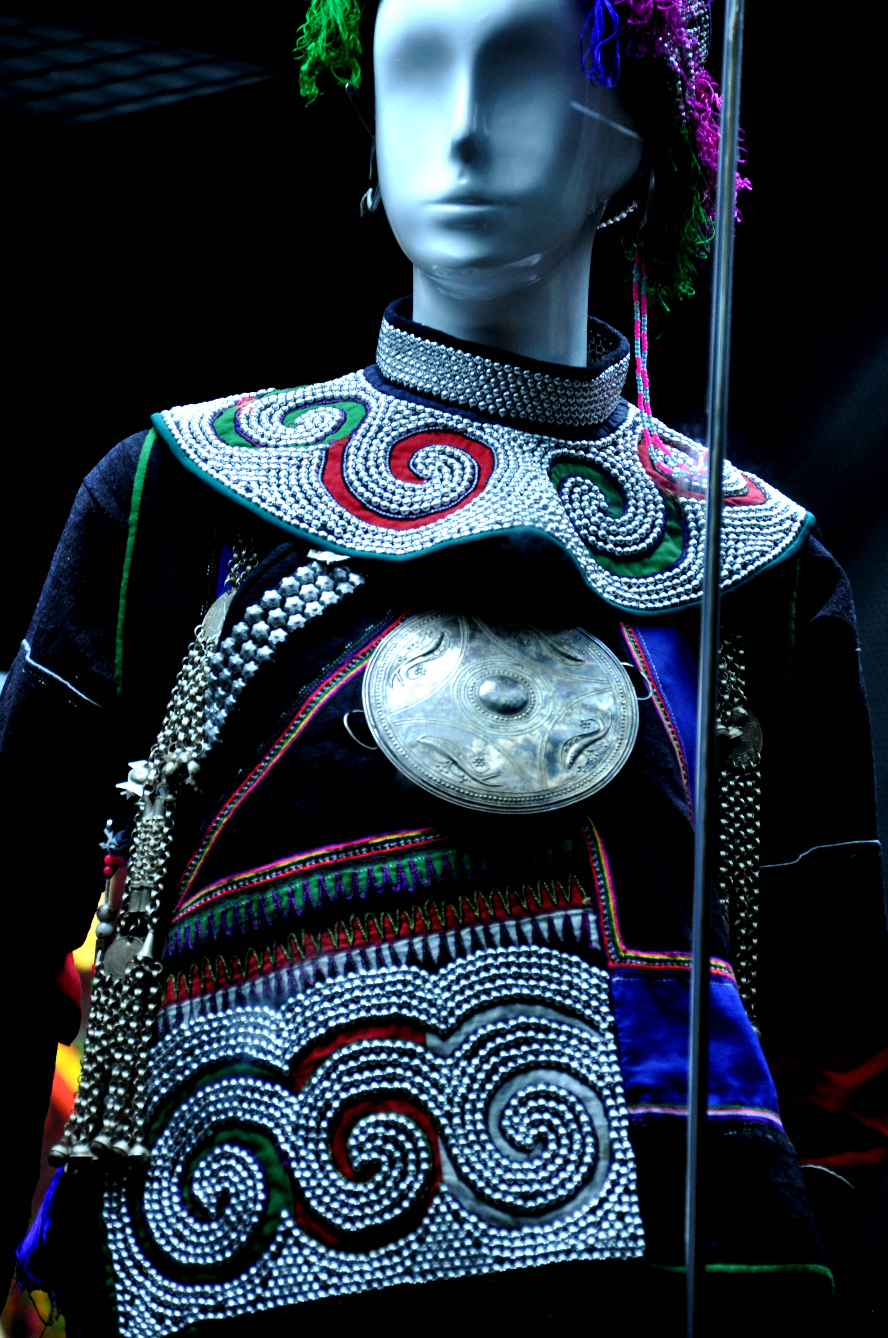 【哈尼族服饰摄影图片】上海纺织博物馆纪实摄影_太平洋电脑网摄影部落
