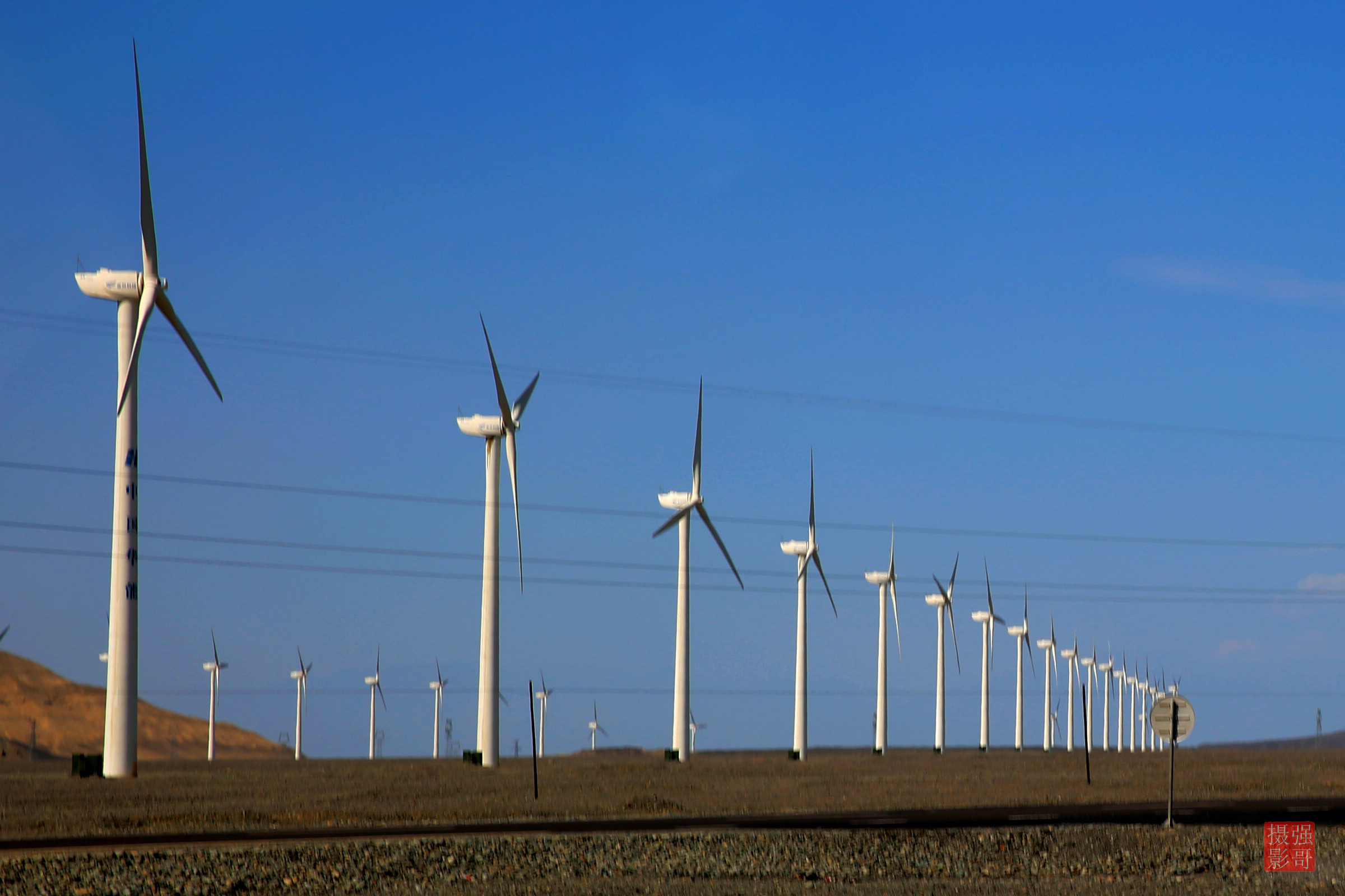 新疆阿拉山口风力发电图片