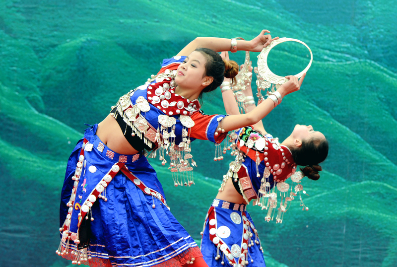 苗族舞蹈造型经典动作图片