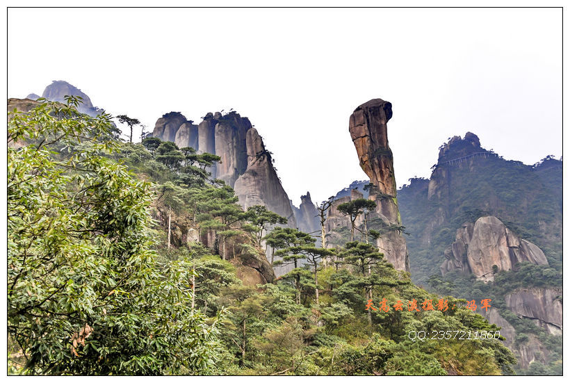 江西的名山三清山,景色三绝之一"巨蟒出山.