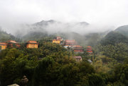 庐山铁佛寺春雨