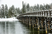 15美国-冰雪覆盖钓鱼桥