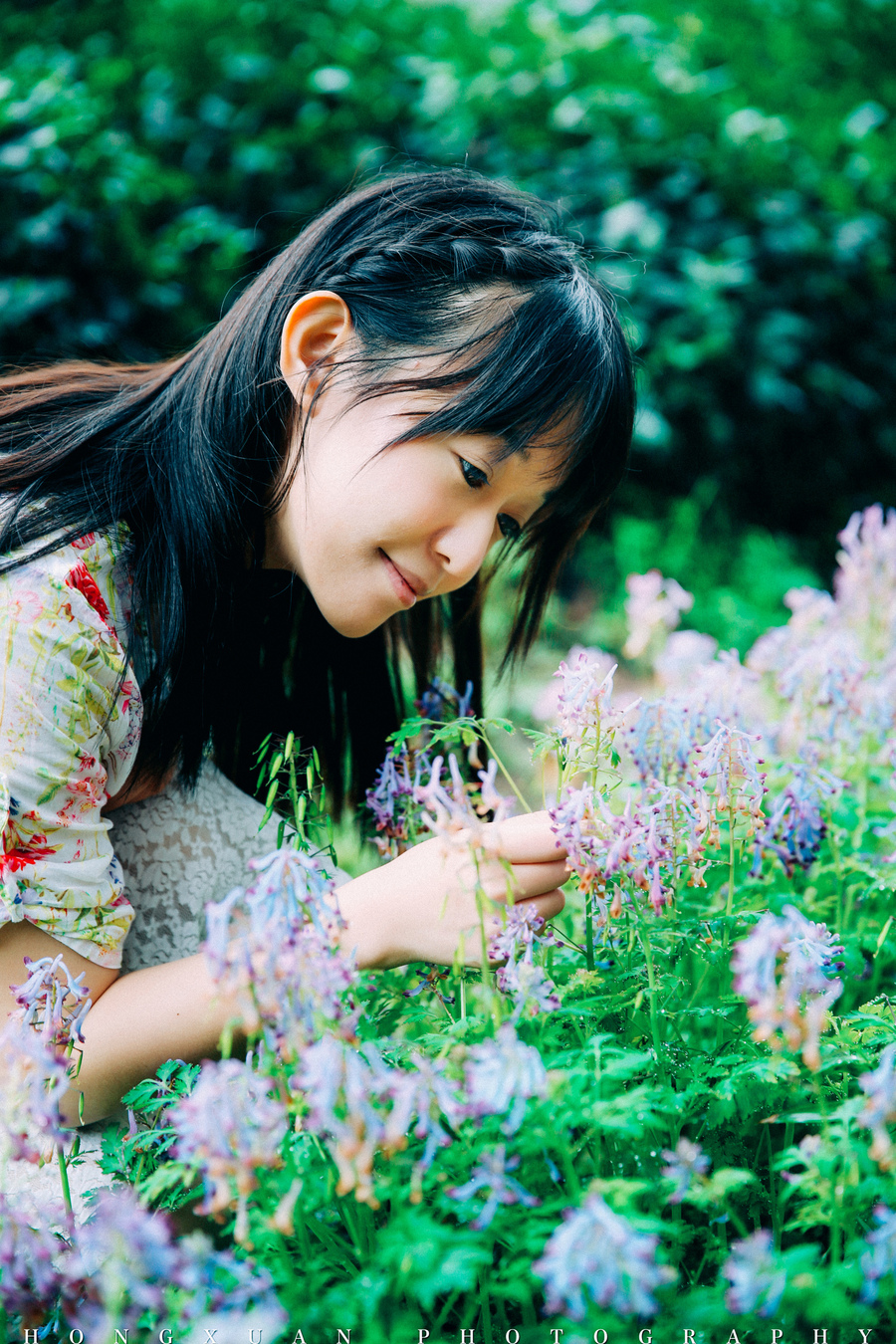 小姑娘的花衬衣挺可爱的