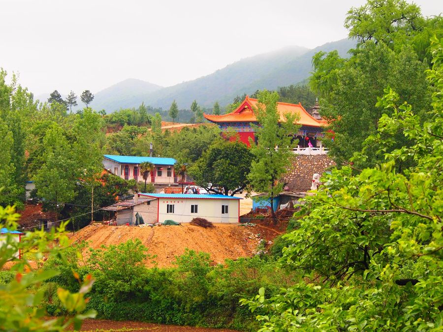 桐柏山清泉寺的早晨(共 25 p)