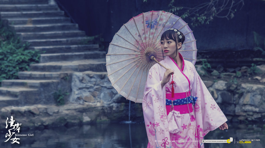 KIMONO GIRL EMILY