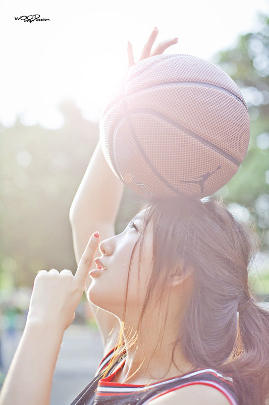 阳光·篮球·女孩