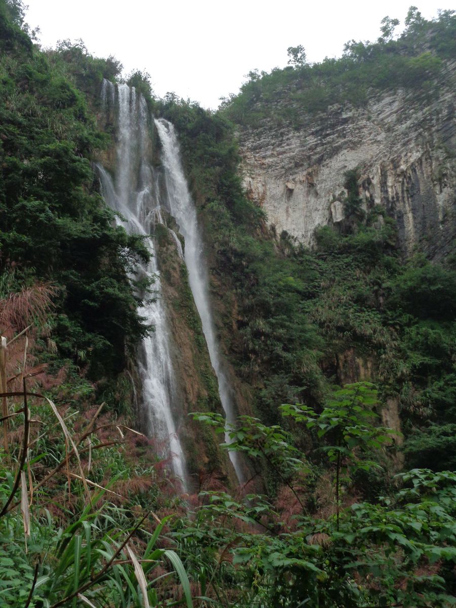 阳新滴水岩瀑布图片