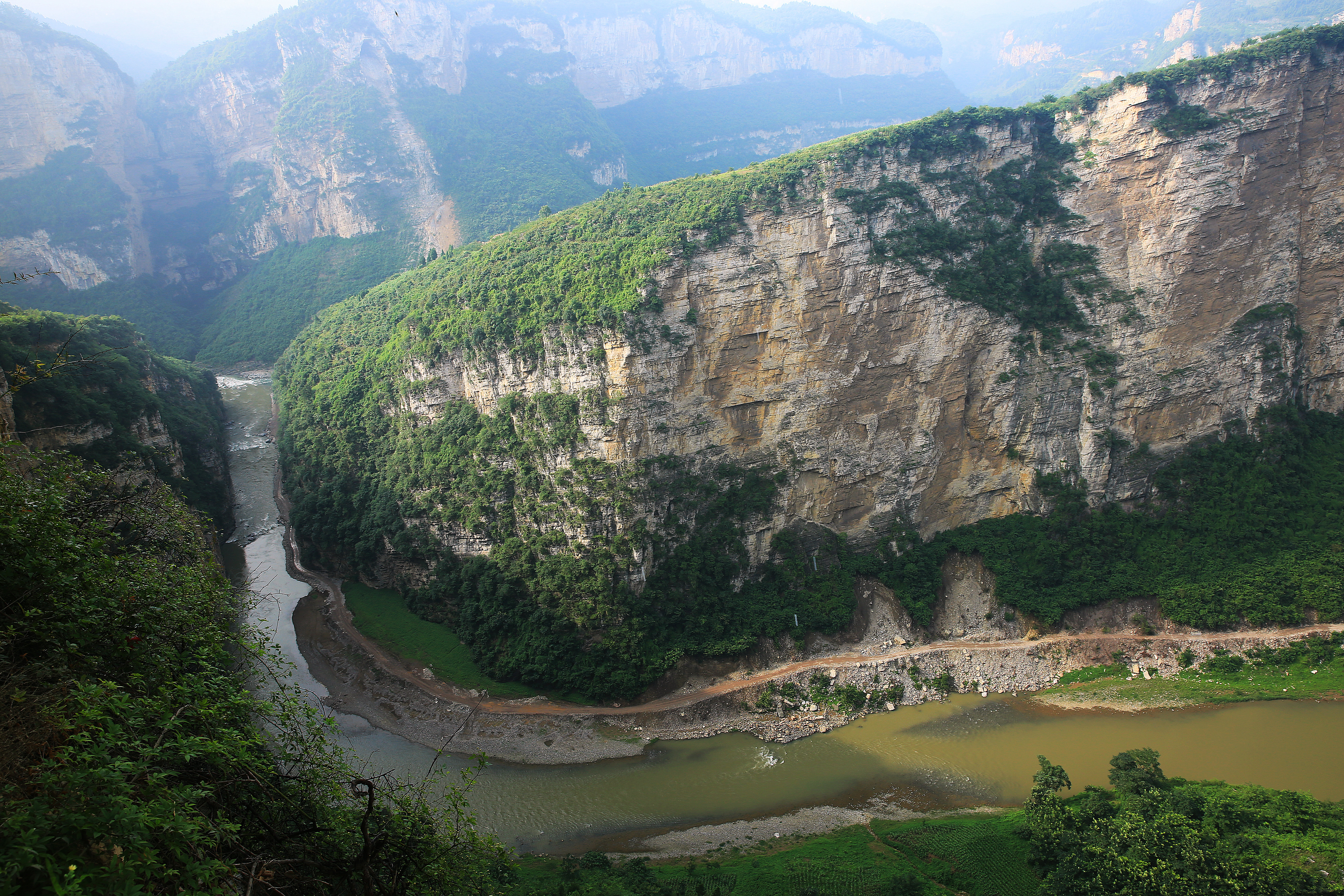 岔河大堰大峡谷