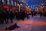 八廓街——藏民心目中的神圣转经道