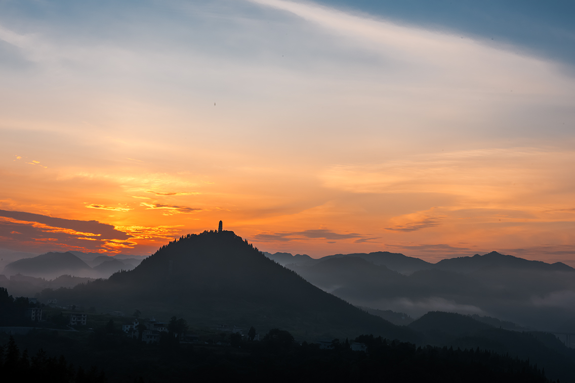 钟灵山晨韵