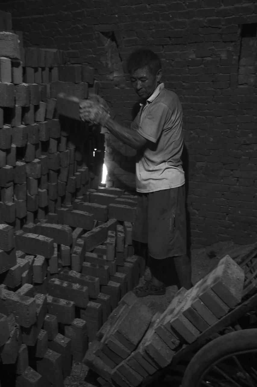 六十年代砖窑工的图片图片