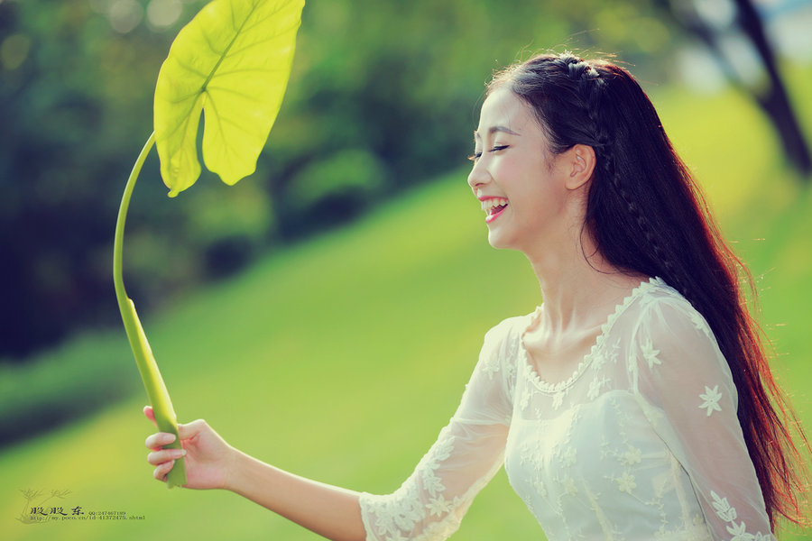 面向阳光女孩图片