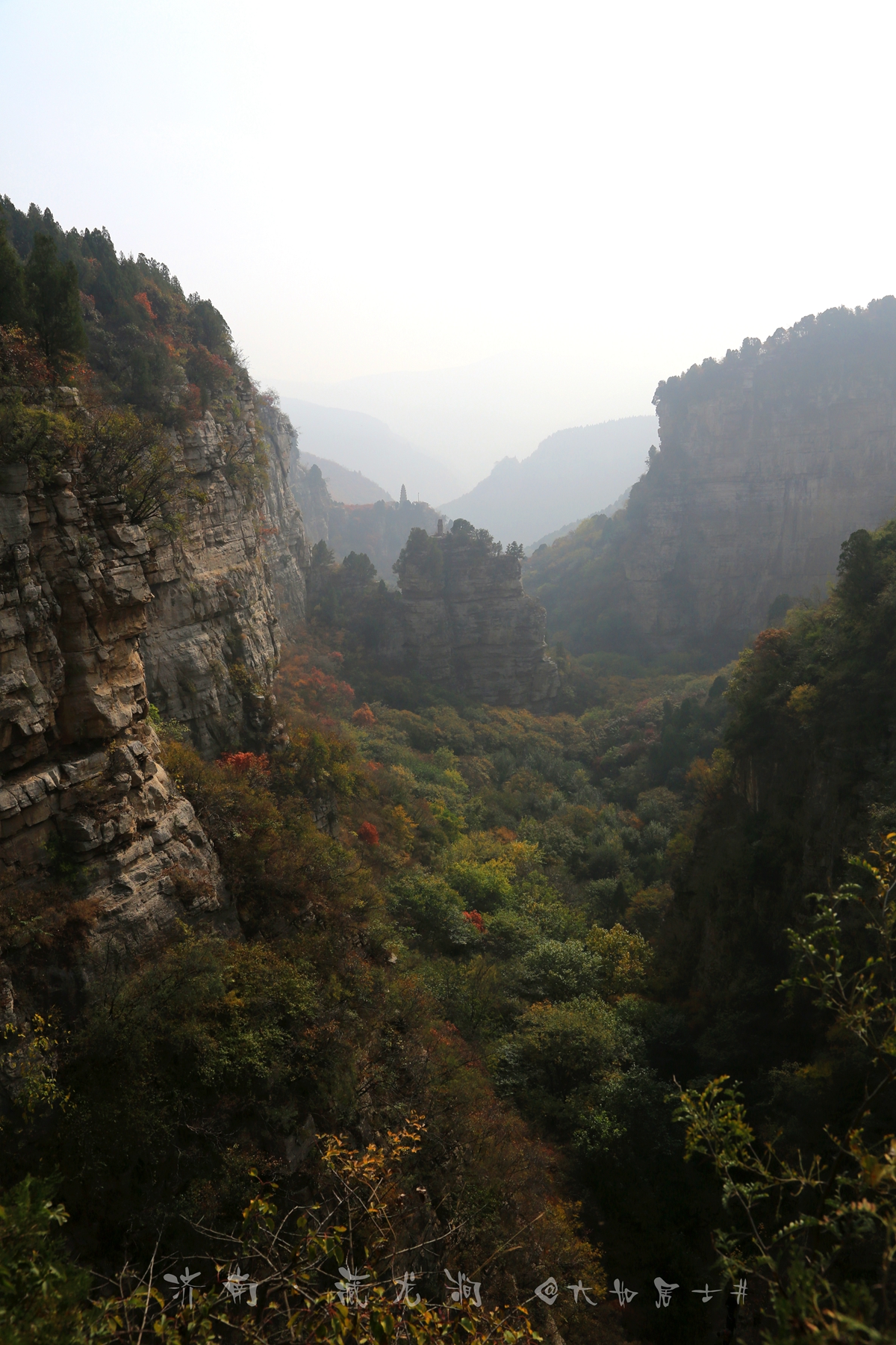 藏龙涧风景图片