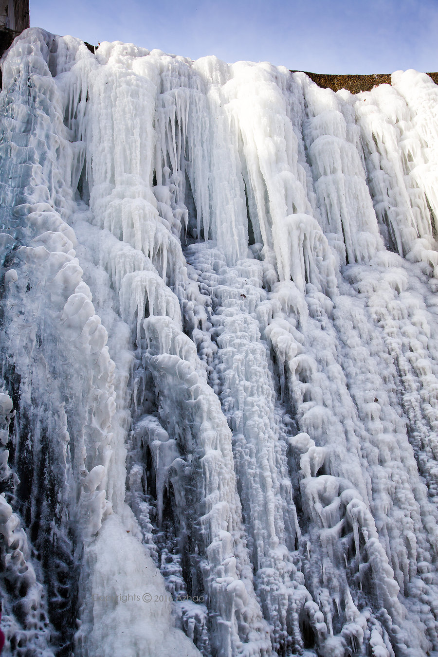 大方吊水岩瀑布冰图片