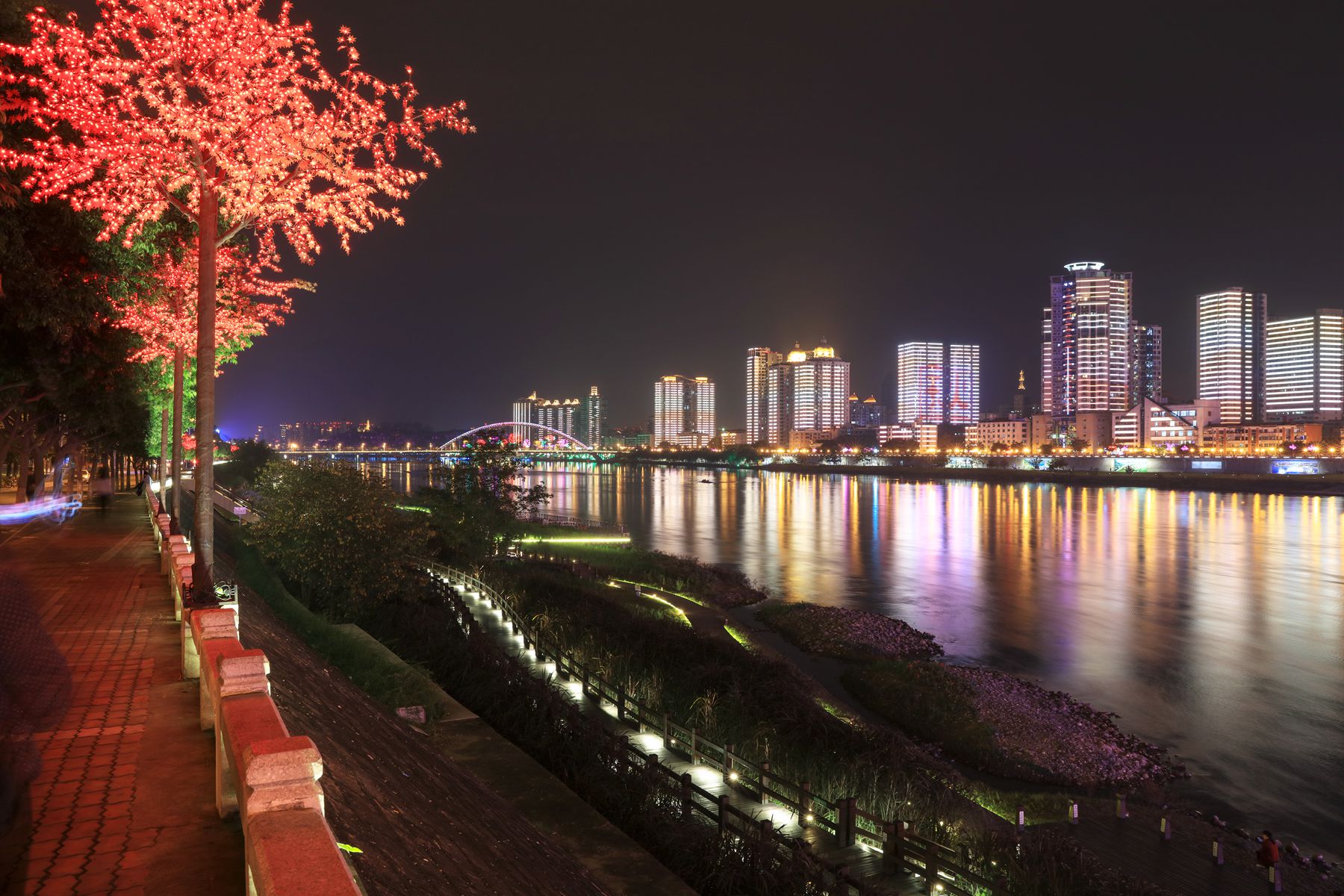 绵阳三江半岛夜景图片