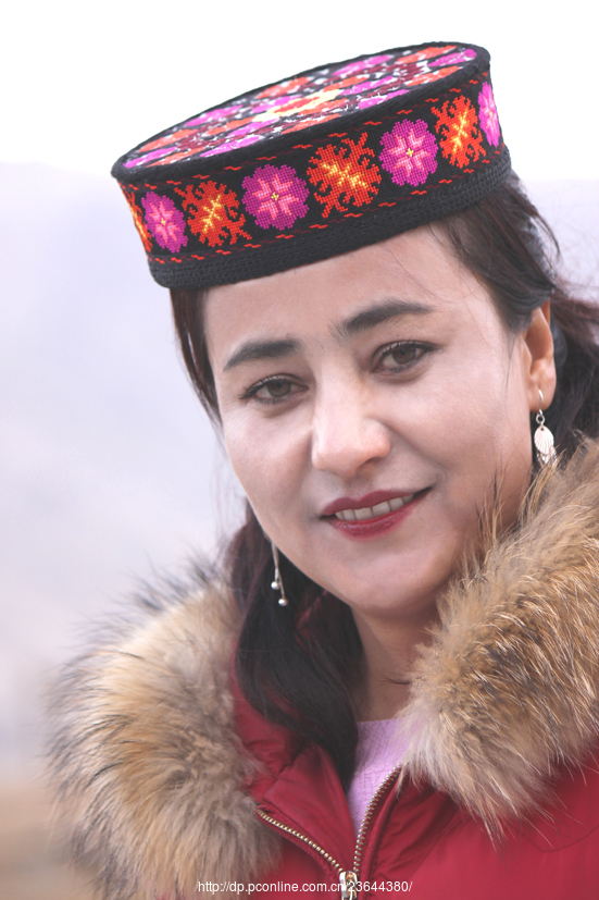 新疆喀什塔吉克族美女图片