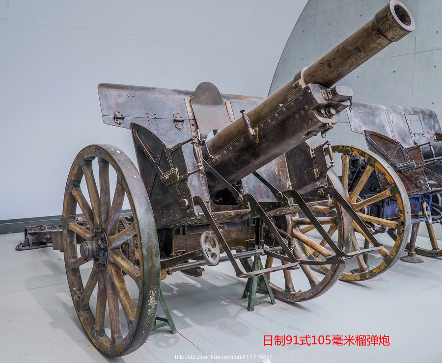 参观中国人民革命军事博物馆