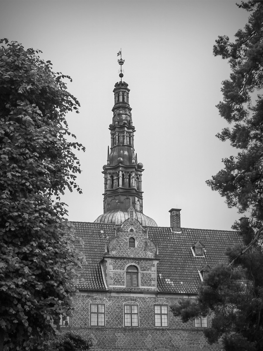 丹麦腓特烈堡城堡，黑白见魅力