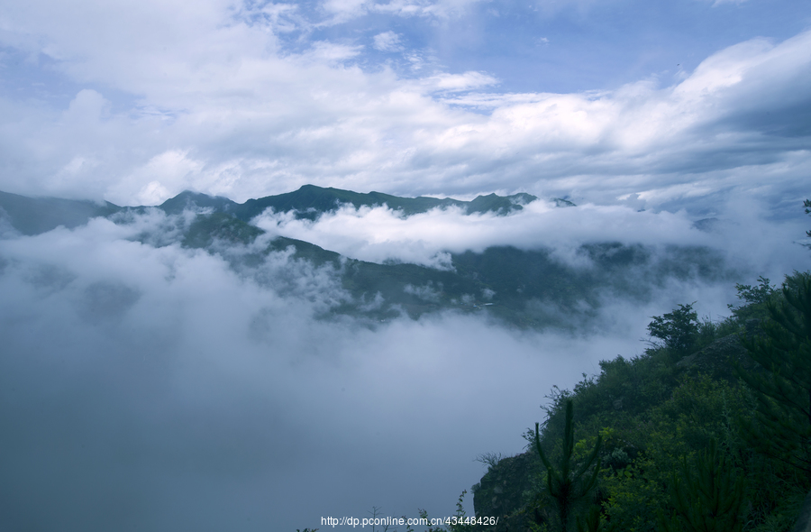 雨后二郎山的云雾