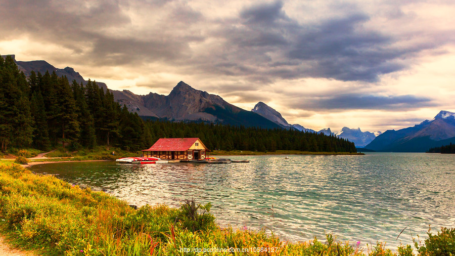 ôֺ(Maligne Lake)СС羰