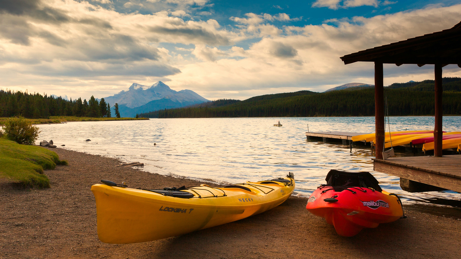 һ ôֺ(Maligne Lake)СС羰