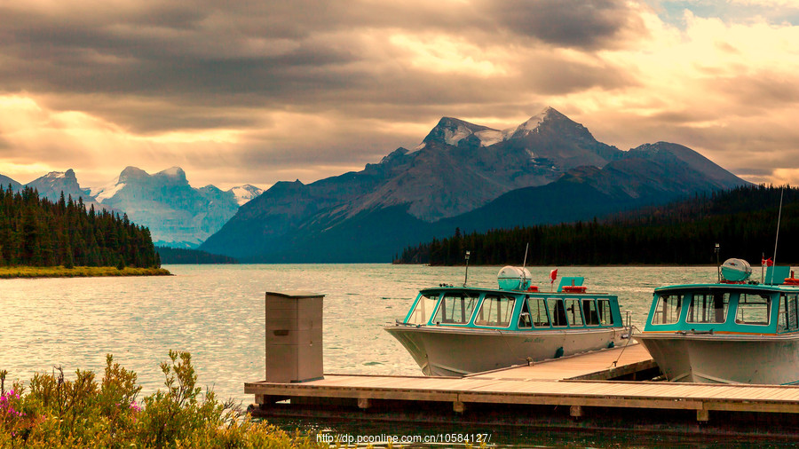 ôֺ(Maligne Lake)СС羰