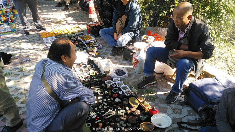 逛逛赤峰古玩地摊市场