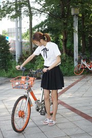 自行车与少女