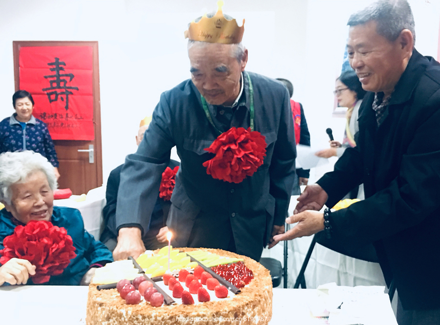 龙择苑东区重阳节为80周岁老人祝寿活动剪辑