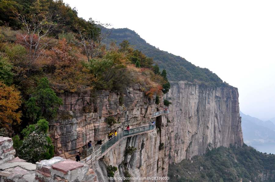 天界山回龍景區玻璃棧道