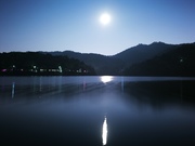 湖面升明月