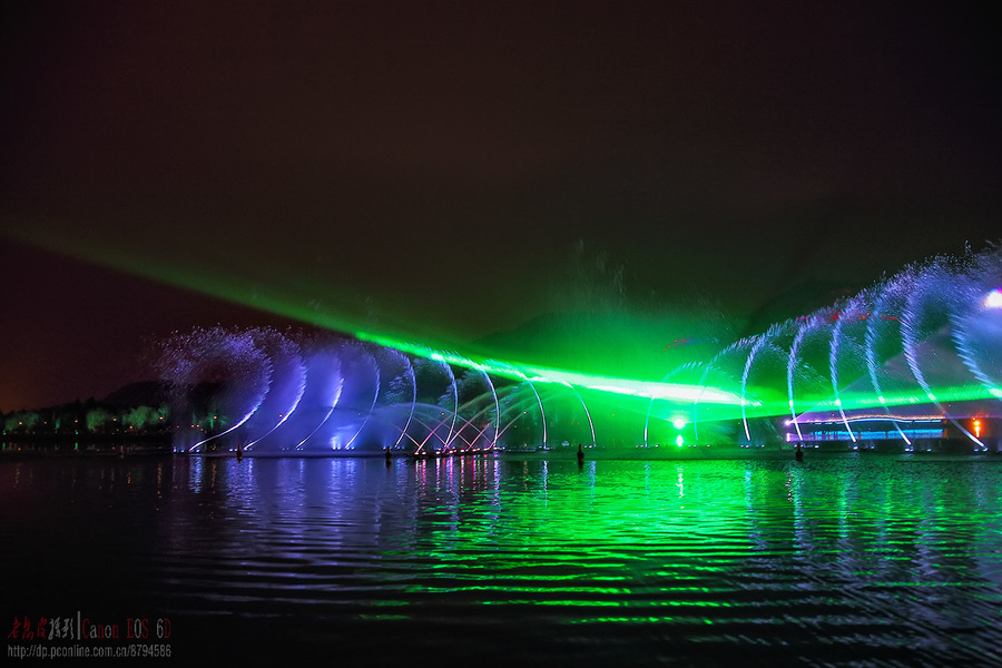 龙潭湖公园灯光秀图片