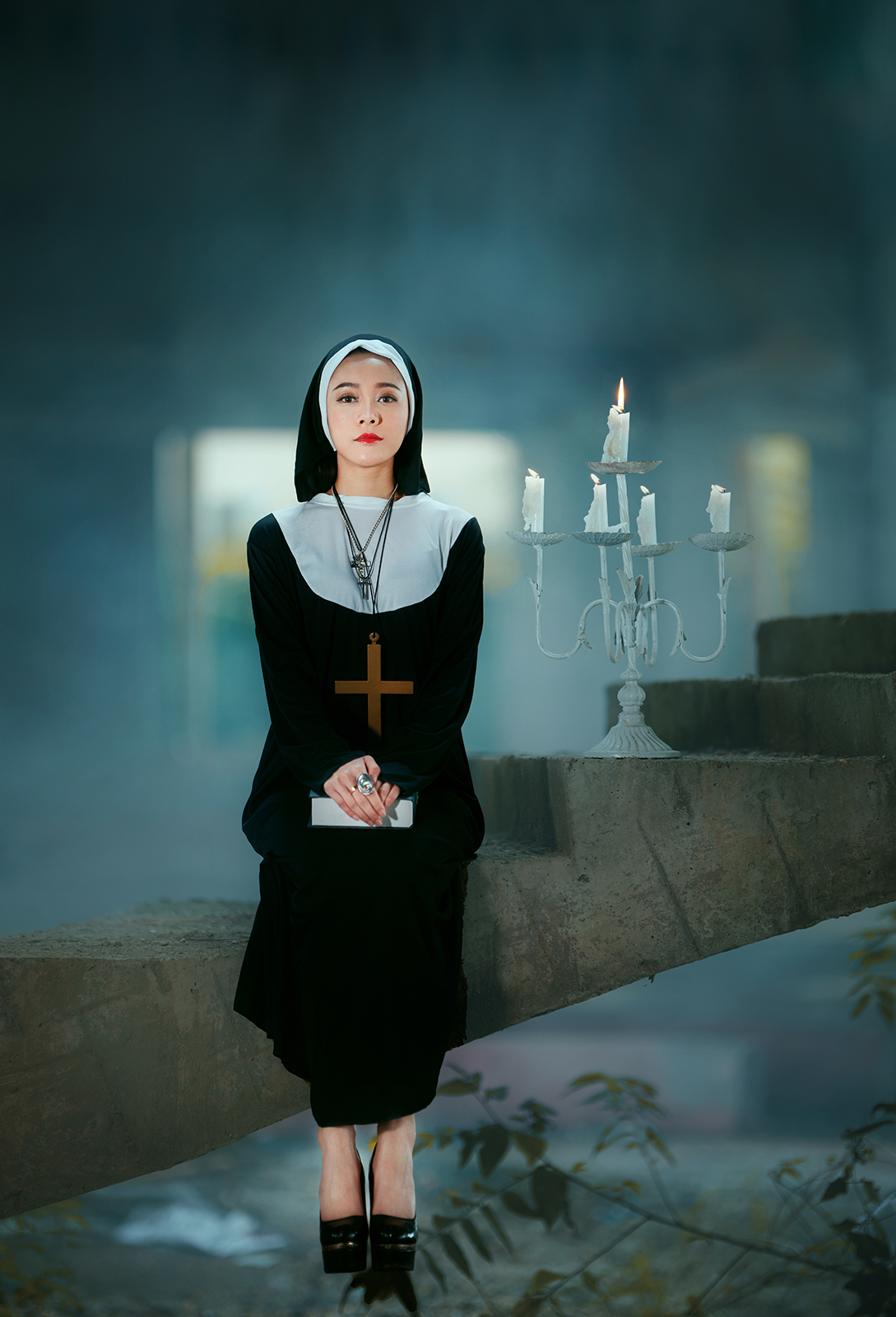 小修女在祈祷中越过双臂 库存照片. 图片 包括有 女修道院, 信仰, 信念, 祈祷, 基督徒, 修道院 - 173420948