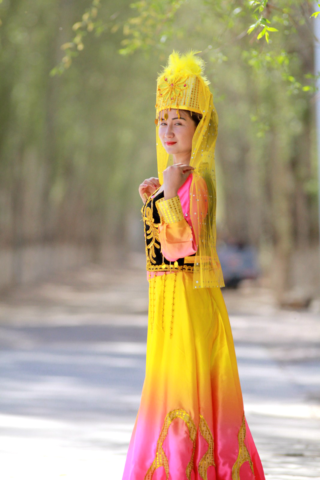 99年维吾尔族美女模特王星辰最新写真，充满异域风情