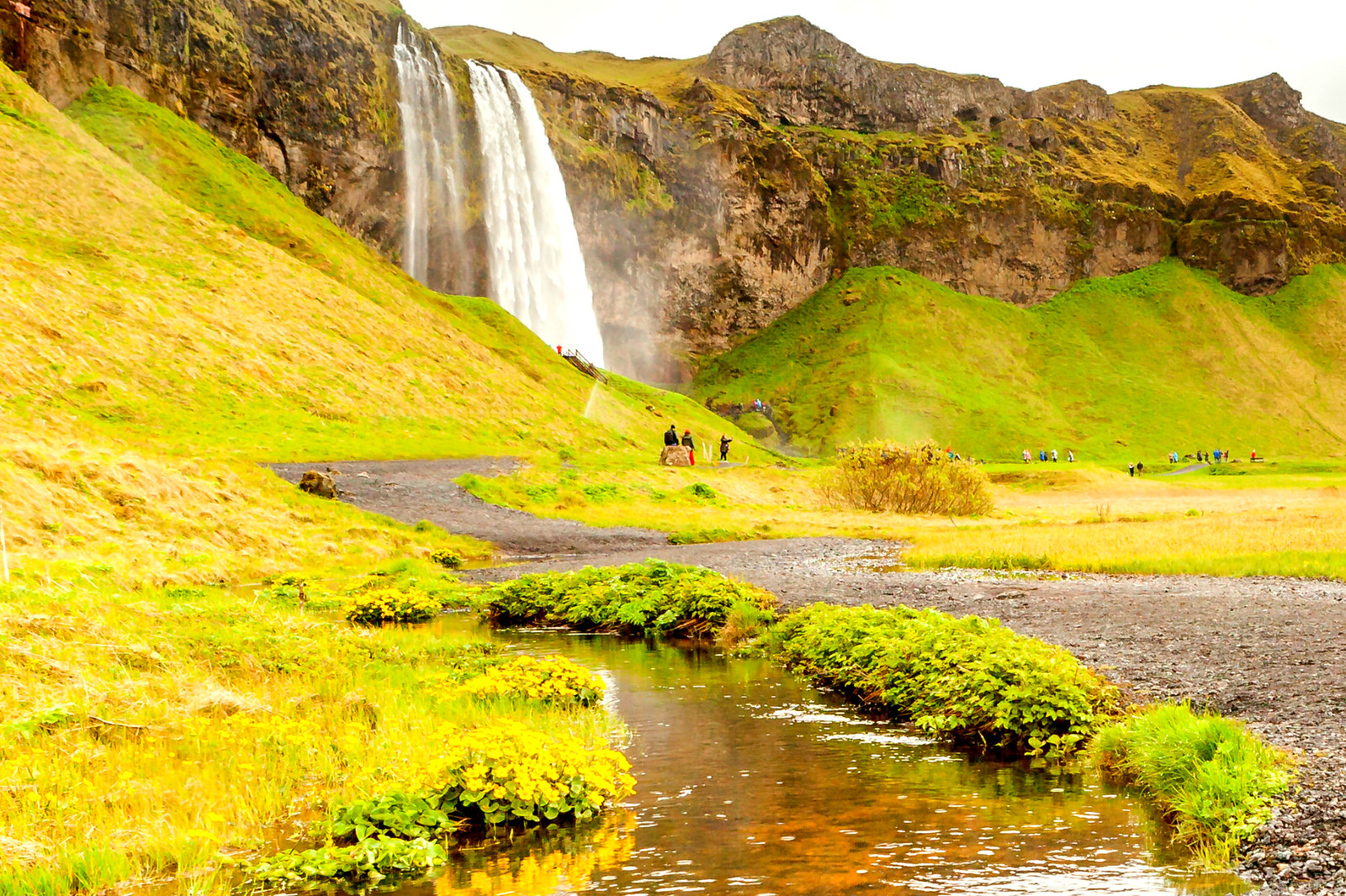 冰岛塞里雅兰瀑布(Seljalandsfoss)，半空而下