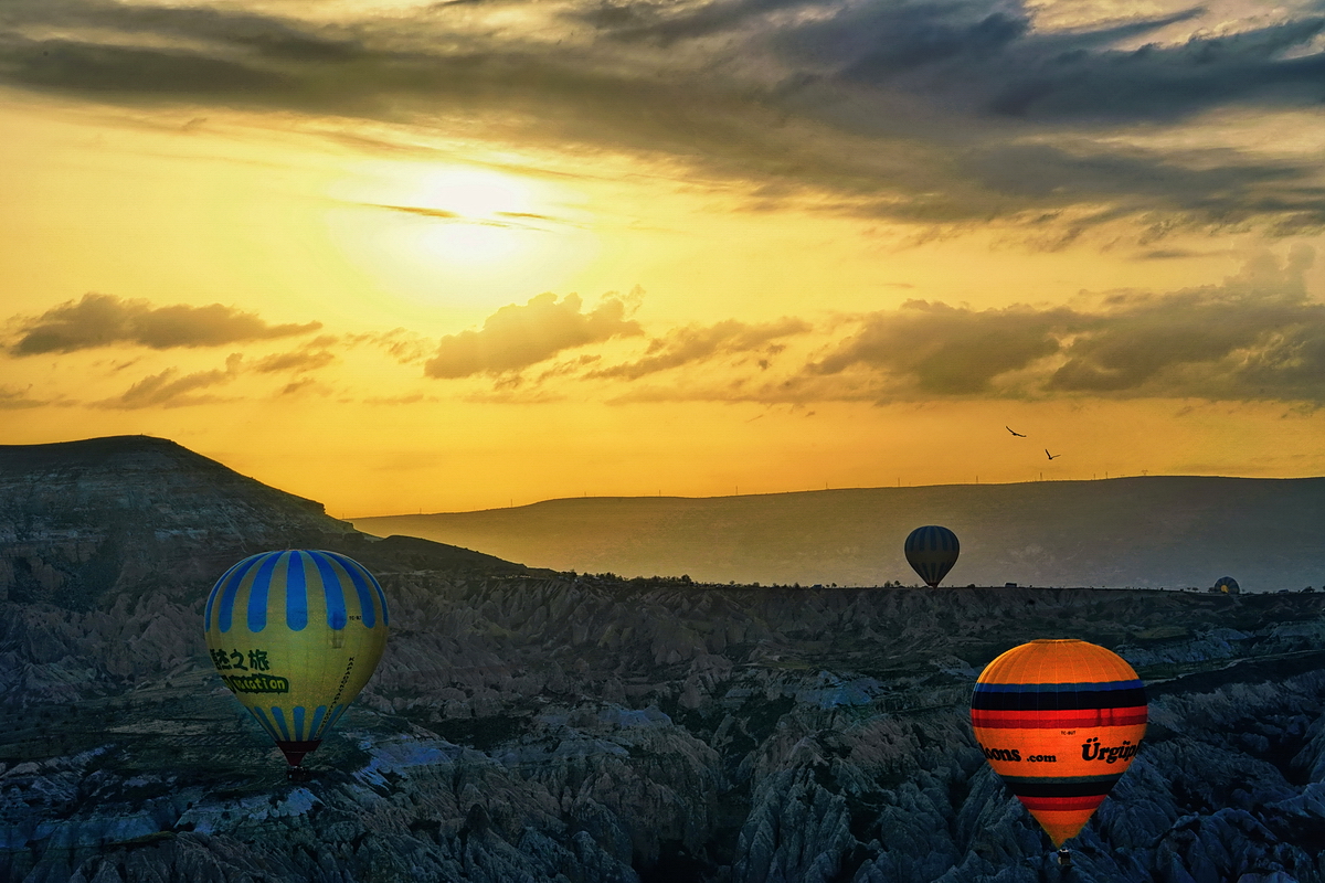 2021卡帕多奇亚热气球玩乐攻略,当太阳从远方破云而出的那一...【去哪儿攻略】