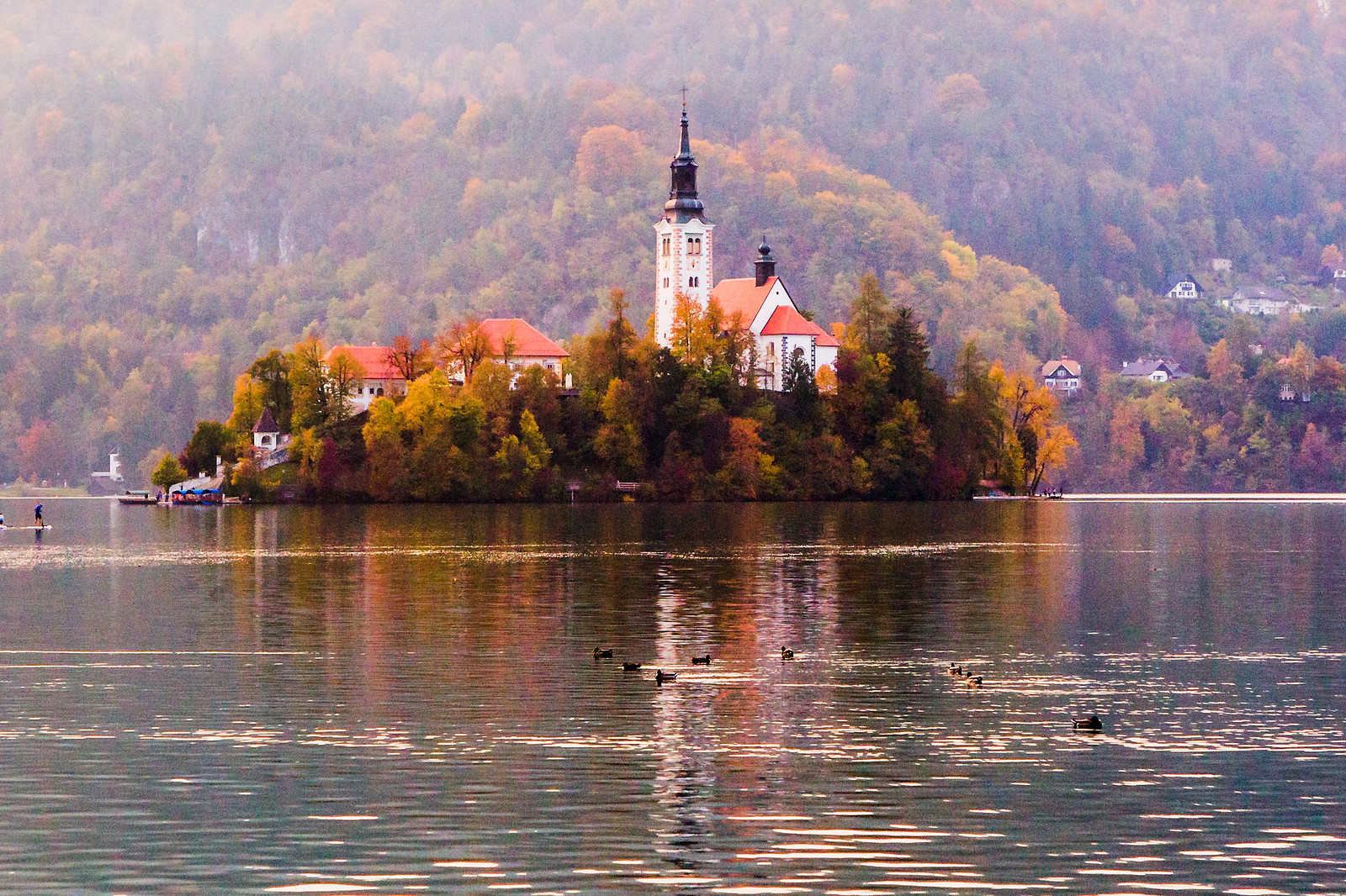 斯洛文尼亚布莱德湖(Lake Bled)，湖中教堂