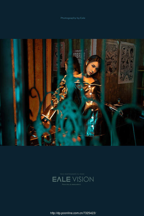 ۷ 