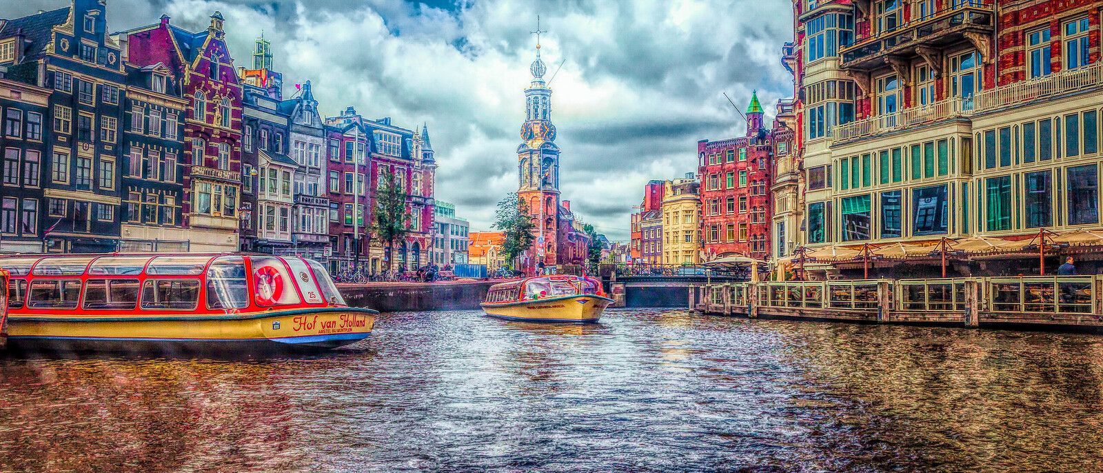 荷兰阿姆斯特丹，船窗外的市景