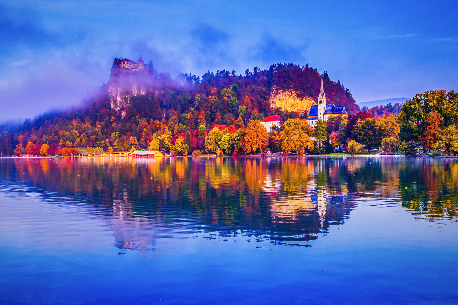 斯洛文尼亚布莱德湖(Lake Bled)，湖边城堡