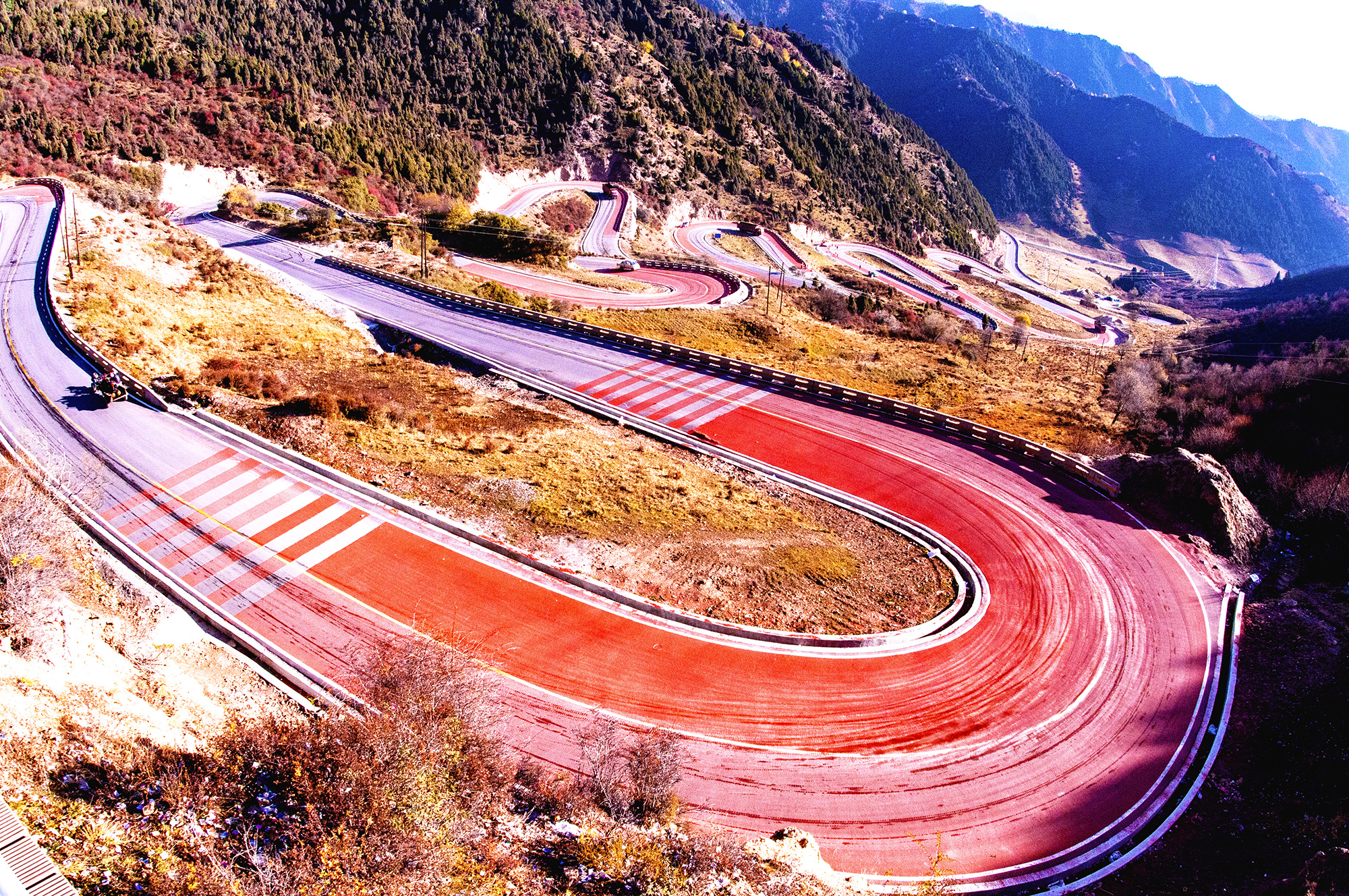 祁連山麓最美盤山路