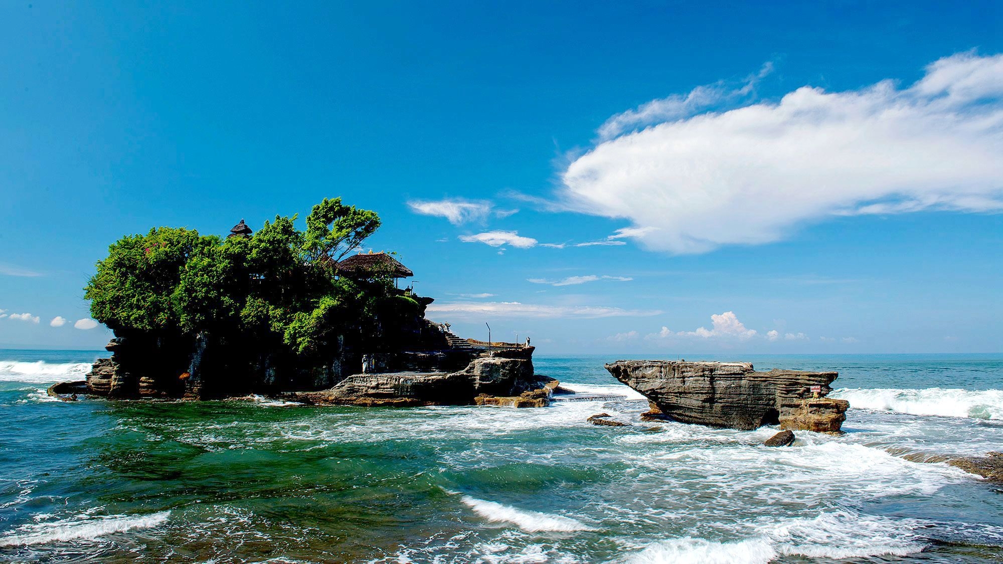 【一期一会一瞰一见】航拍第十站：印尼的巴厘岛 触动心灵的那一抹蓝_无人机_环球网