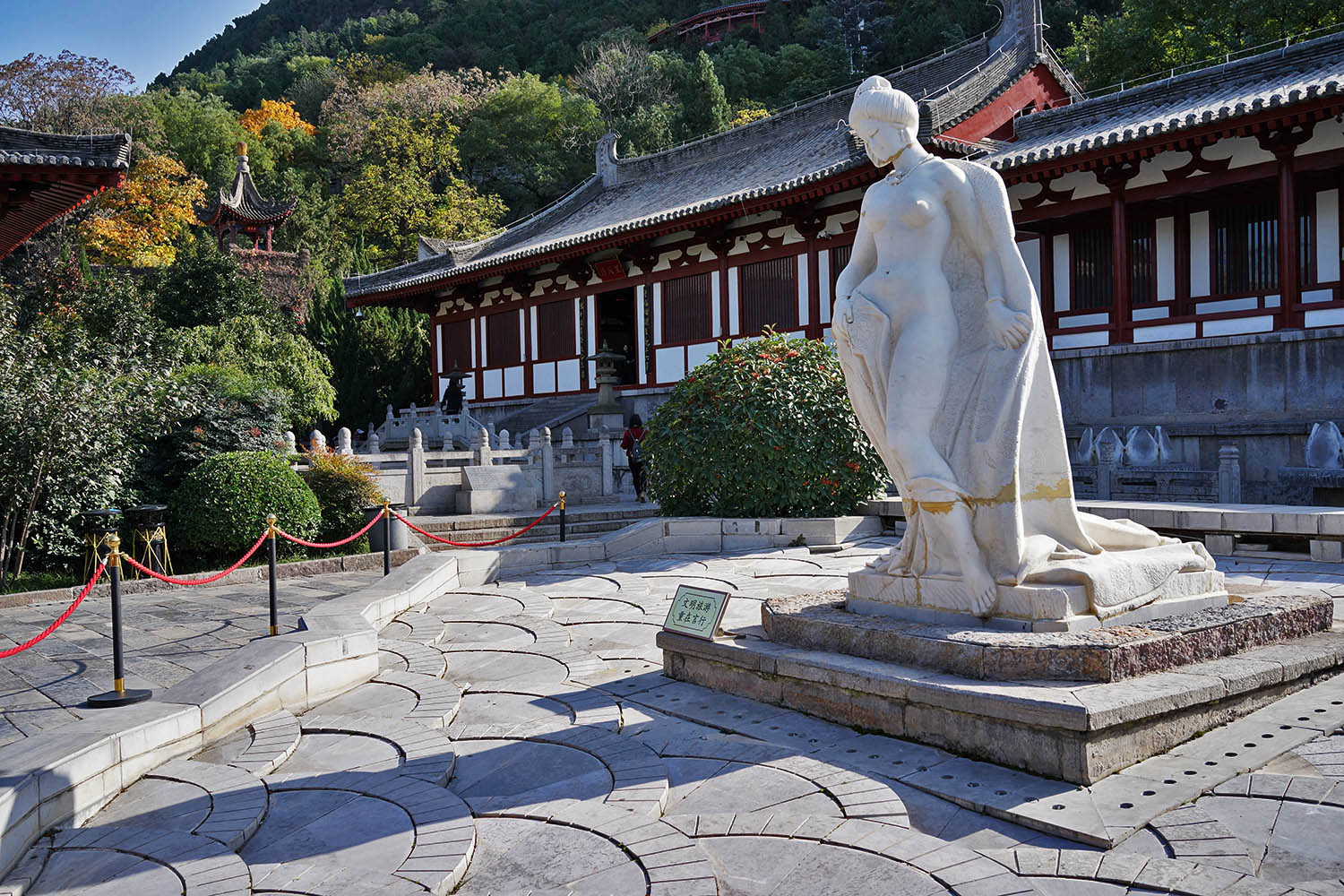 西安华清宫，中国唯一的皇家沐浴圣地，因杨贵妃在此沐浴而闻名！_历史