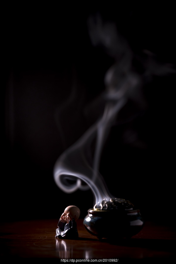 香炉烟雾袅袅图片图片