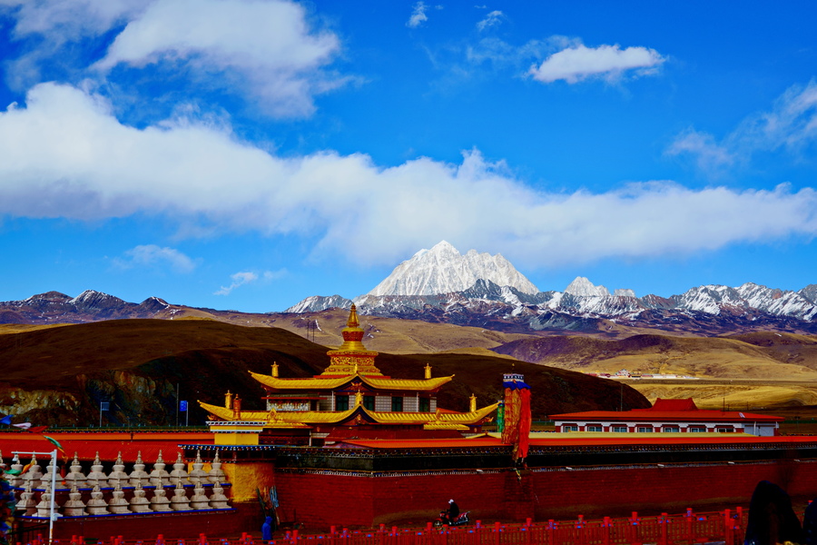川藏三月之木雅金塔和雅拉雪山