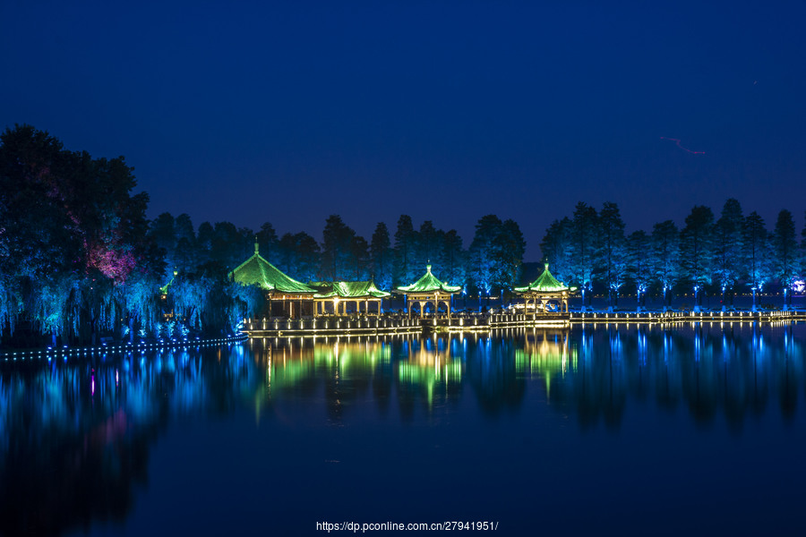 江门东湖公园夜景图片