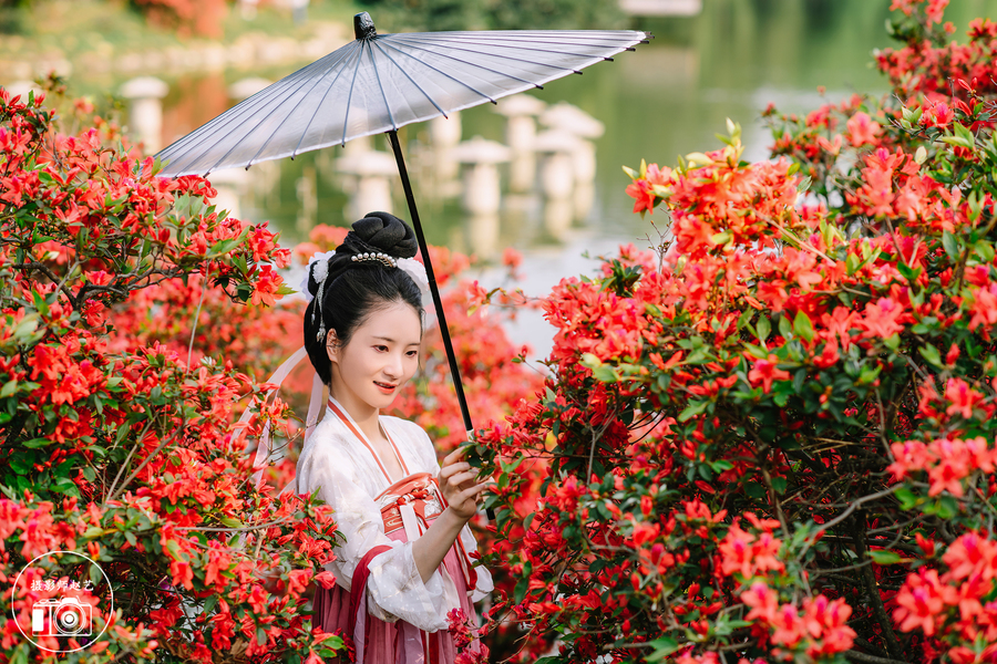 杜鹃花人像拍照图片