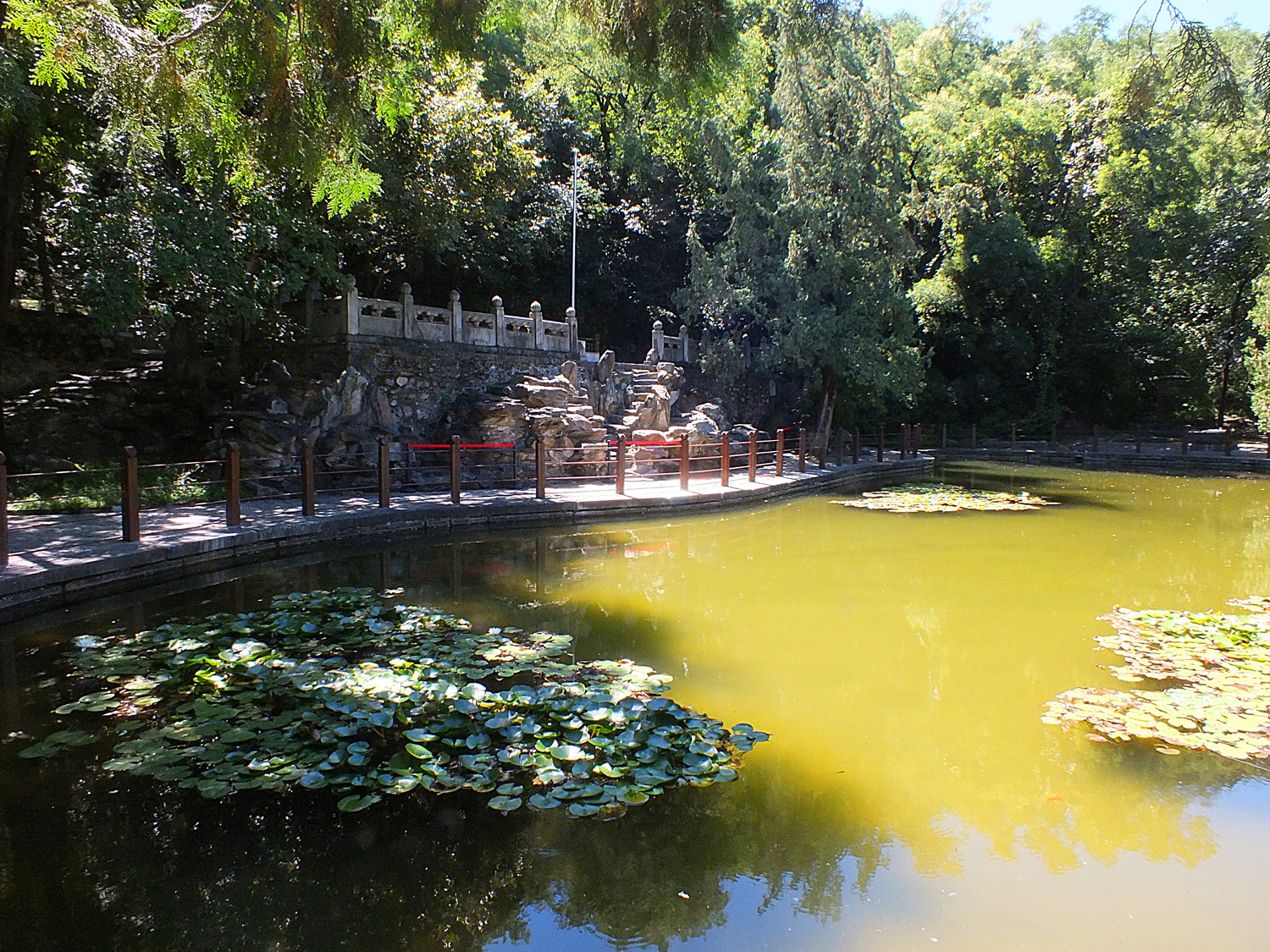 【携程攻略】北京双清别墅景点,双清别墅位于北京香山公园内部，是北京市著名的红色教育基地。从香山…