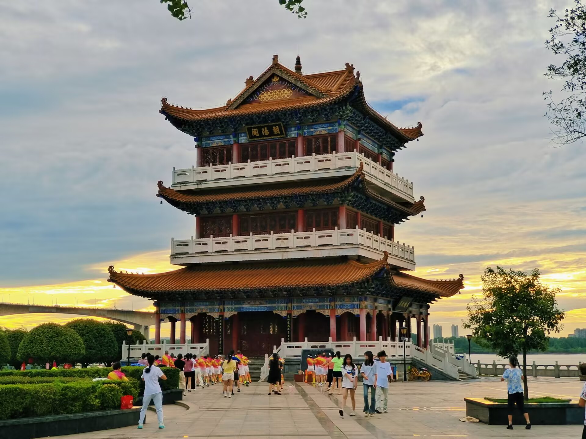 ճ续