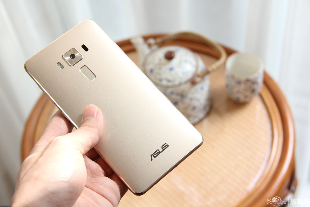 价比俩电视 大陆难买到 华硕zenfone3尊爵图赏